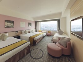 슈피리어 쿼드룸, 금연, 시내 전망 | 객실 내 금고, 방음 설비, 다리미/다리미판, 무료 WiFi