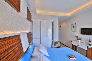 Phòng đôi Tiêu chuẩn, quang cảnh núi | Bộ trải giường bằng vải cotton Ai Cập, bộ đồ giường cao cấp, minibar 