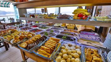 Free daily buffet breakfast