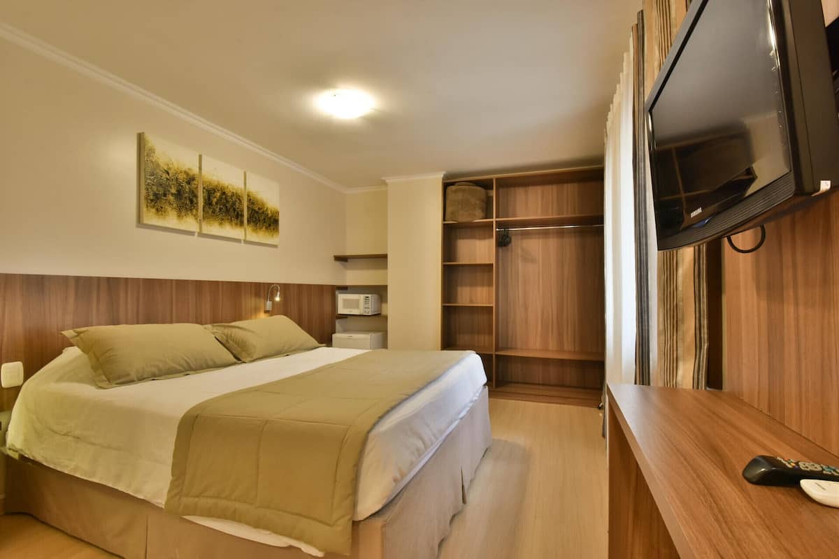 Minibar, WiFi (free)