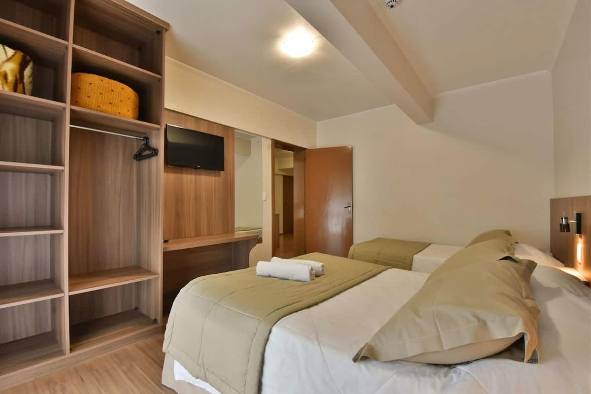 Minibar, WiFi (free)