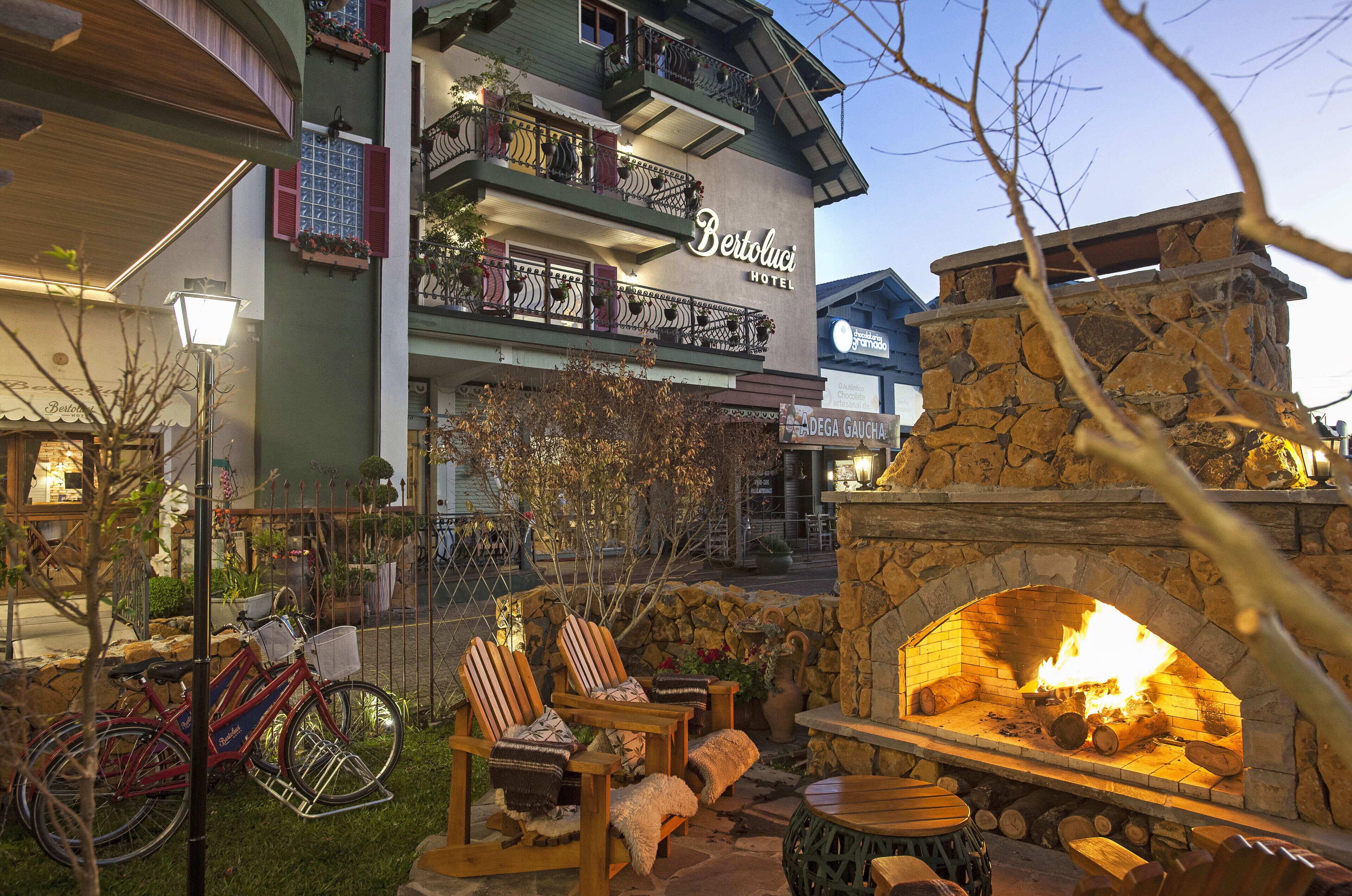 Vista frontal de la propiedad