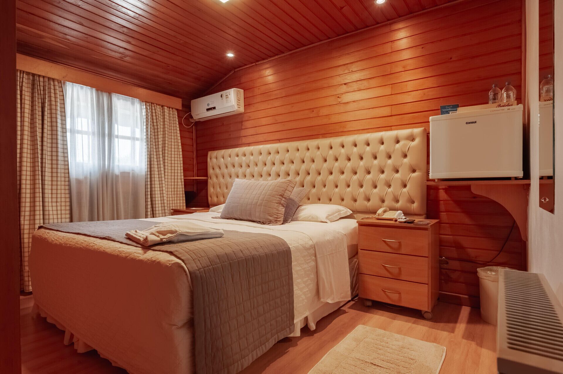 Minibar, gratis wi-fi och sängkläder