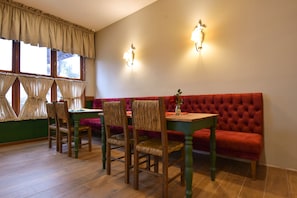 Café da manhã com buffet grátis todos os dias