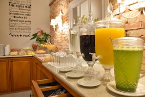 Free daily buffet breakfast - Hotel Bertoluci (Gramado)