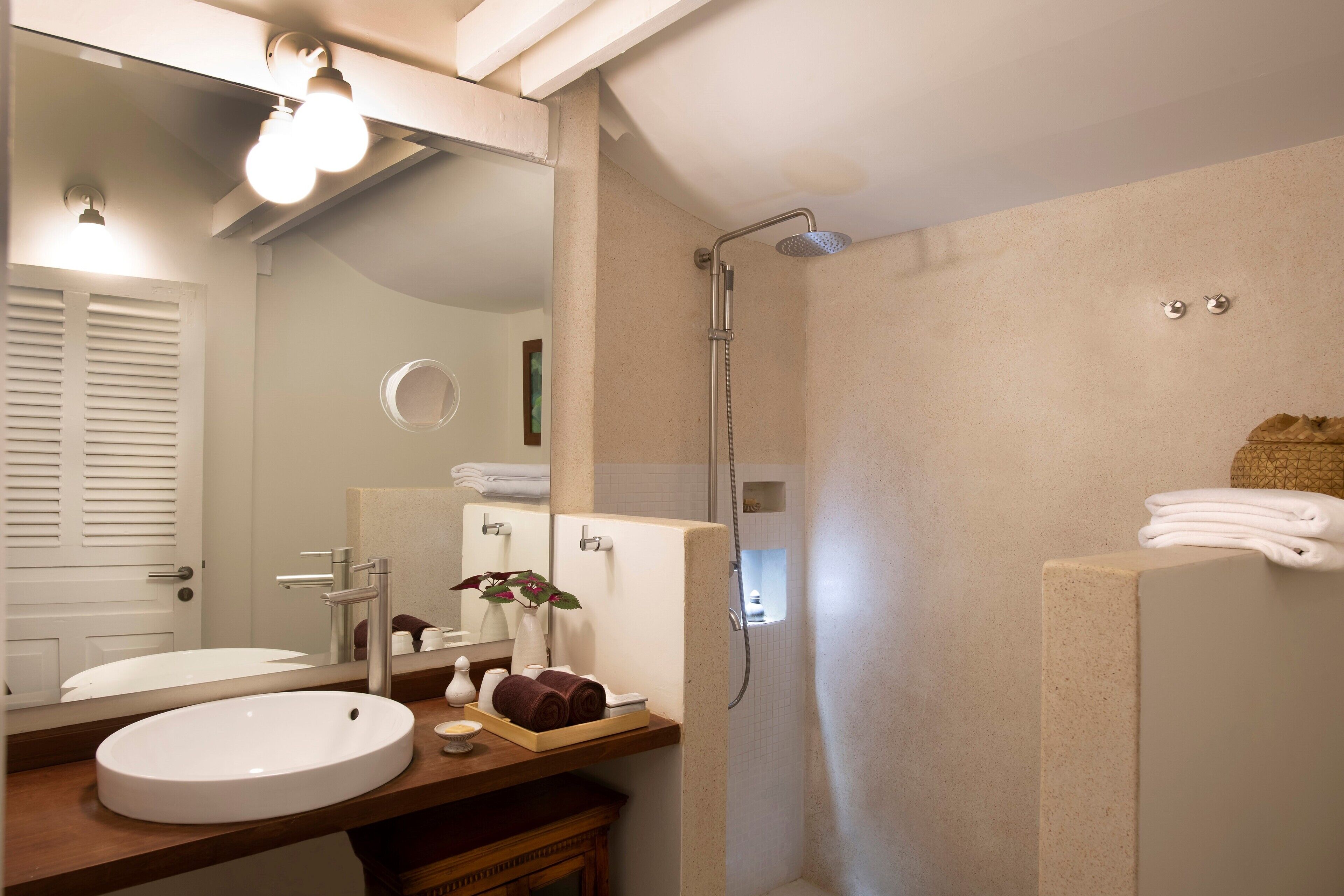 family suite | bathroom | shower, rainfall showerhead, free toiletries, hair dryer