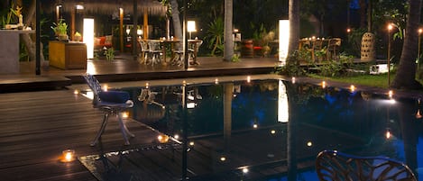 Frühstück, Mittagessen, internationale Küche, Blick auf den Pool
