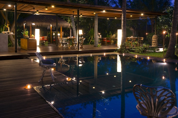 Breakfast, lunch, dinner served; international cuisine, pool views