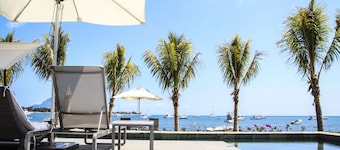 Latitude Luxury Seafront Apartments