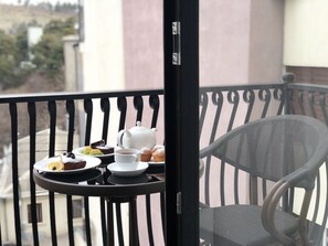 Breakfast, lunch and dinner served - Hotel GNG (Tbilisi)