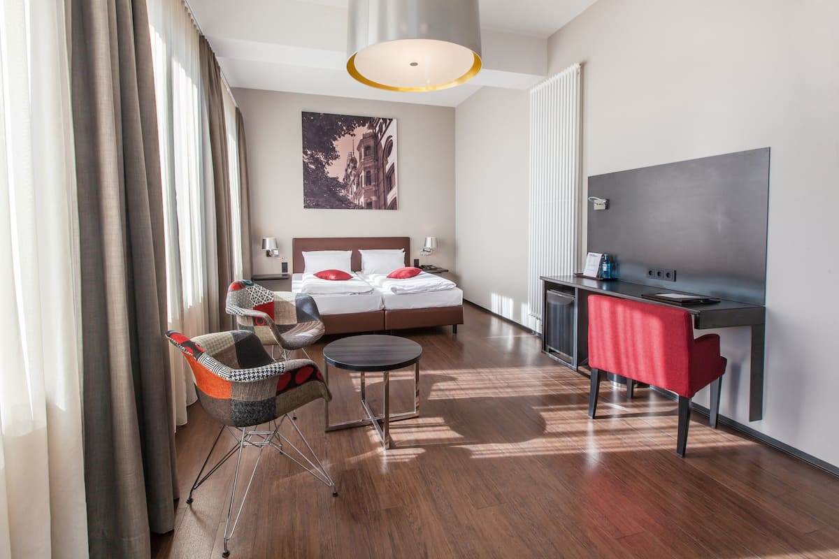 Quarto casal conforto | 1 quarto, roupas de cama antialérgicas, frigobar, cofres nos quartos