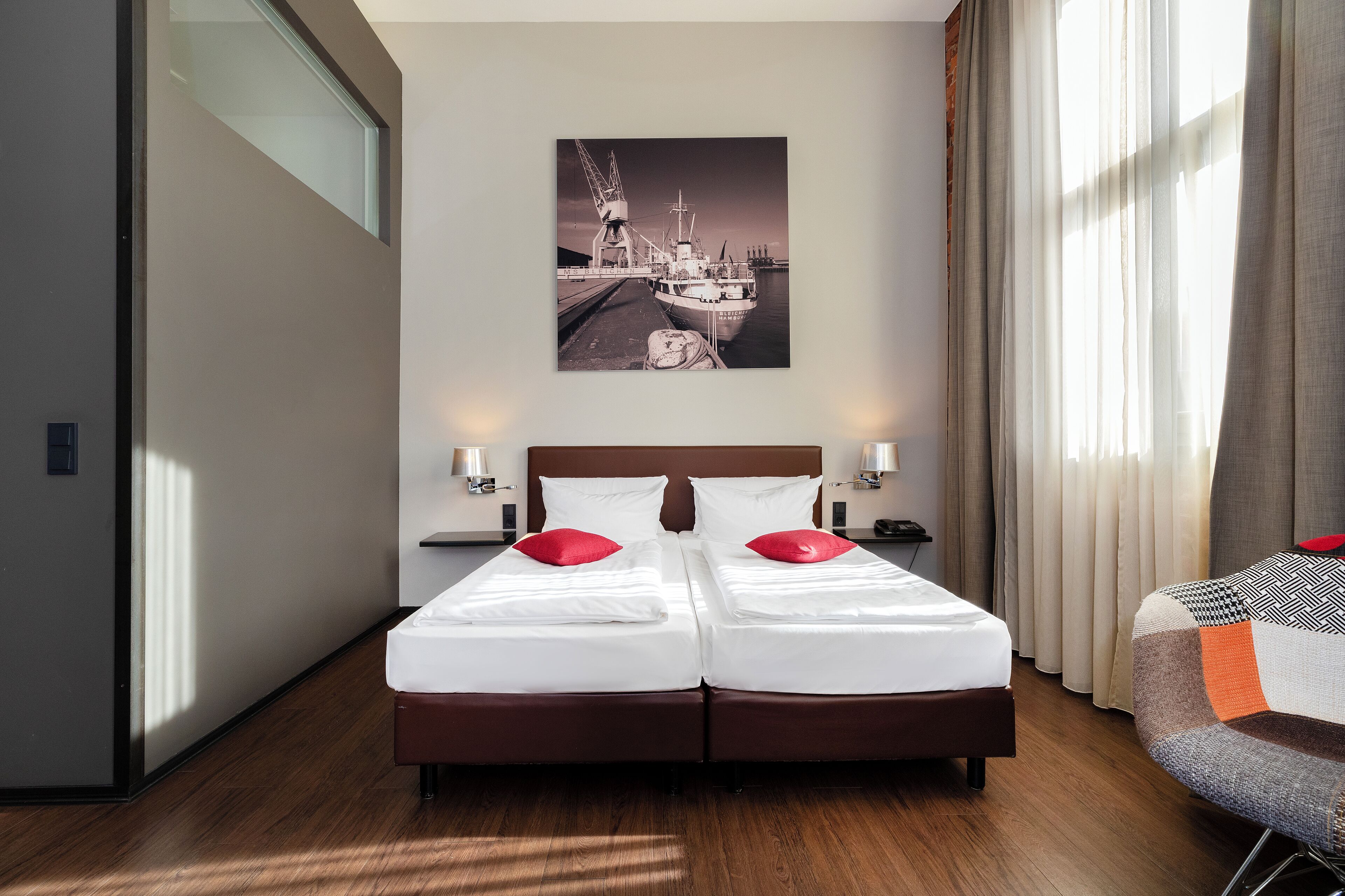 standard double room | hypo-allergenic bedding, minibar, in-room safe, desk