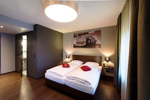 Quarto casal conforto | 1 quarto, roupas de cama antialérgicas, frigobar, cofres nos quartos
