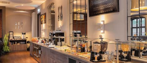 Free daily continental breakfast