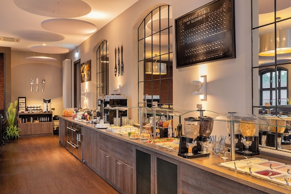 Tägliches inbegriffenes kontinentales Frühstück