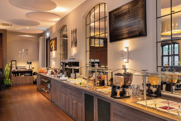 Free daily continental breakfast 