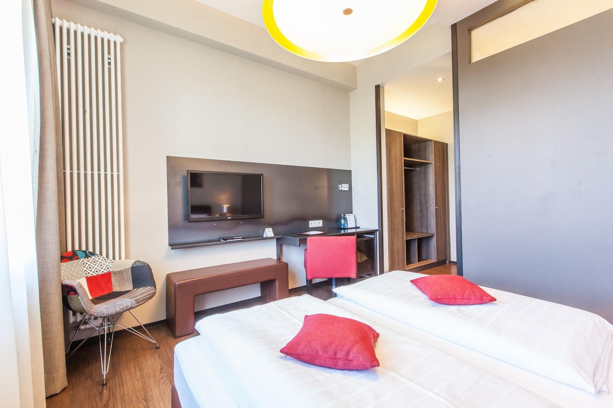 Economy Double Room | Hypo-allergenic bedding available, minibar, in-room safe, desk