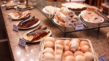 Free daily buffet breakfast