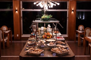 Se sirven cenas y cocina brasileña