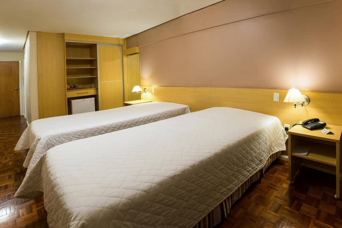 Minibar, caja de seguridad en la habitación, escritorio y wifi gratis