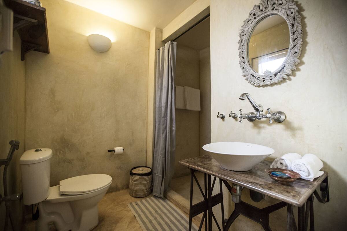 bungalow with private garden | bathroom | shower, free toiletries, hair dryer, slippers