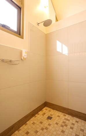 Bathroom shower - Desert Quiver Camp (Sesriem)