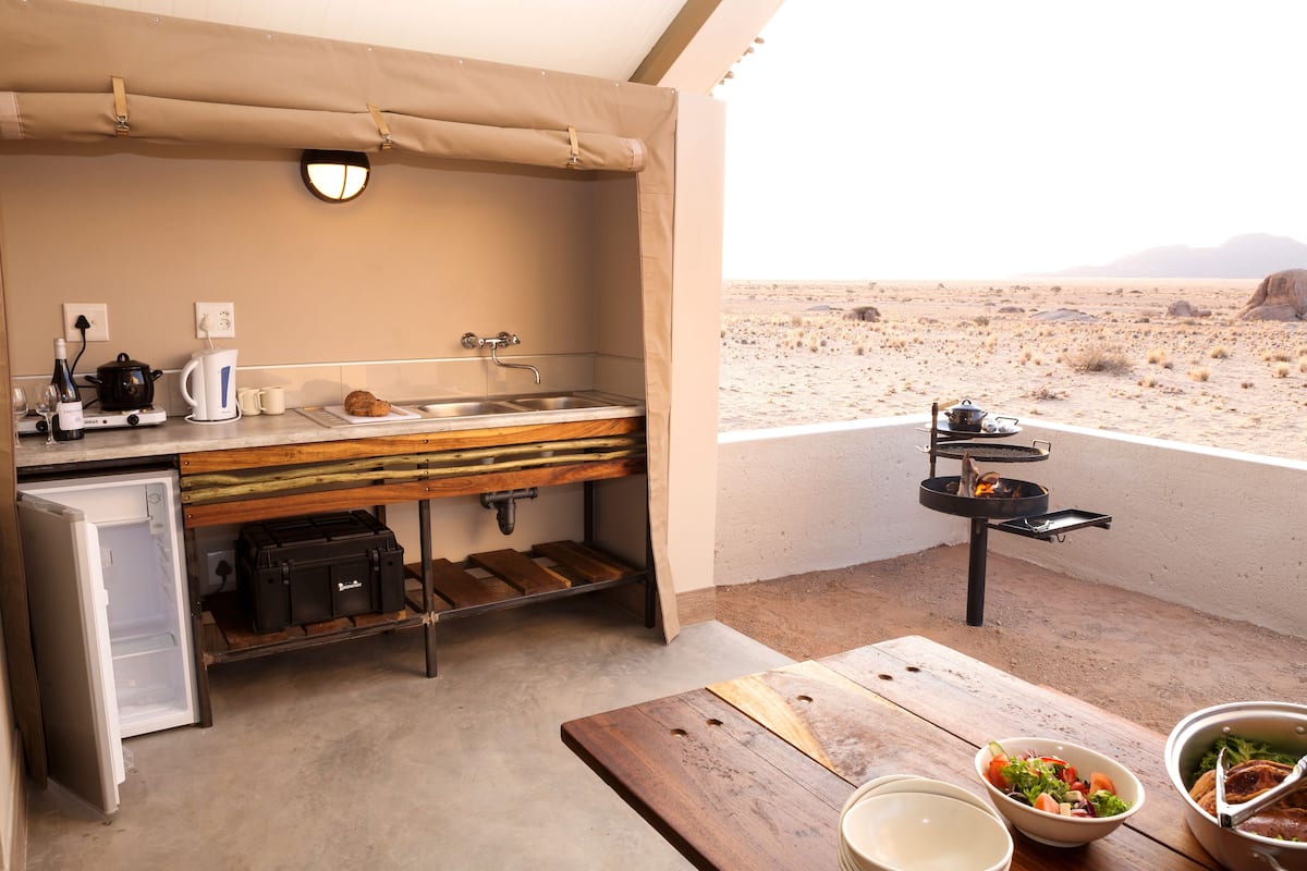 Fridge, stovetop, electric kettle