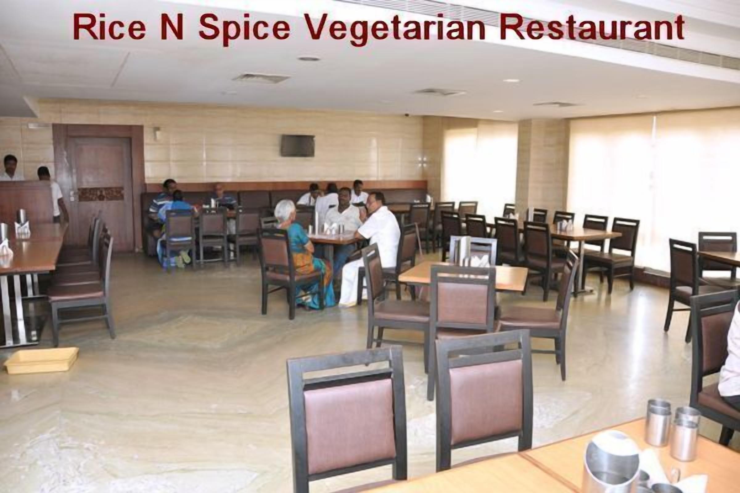 breakfast, lunch, dinner served; vegetarian cuisine