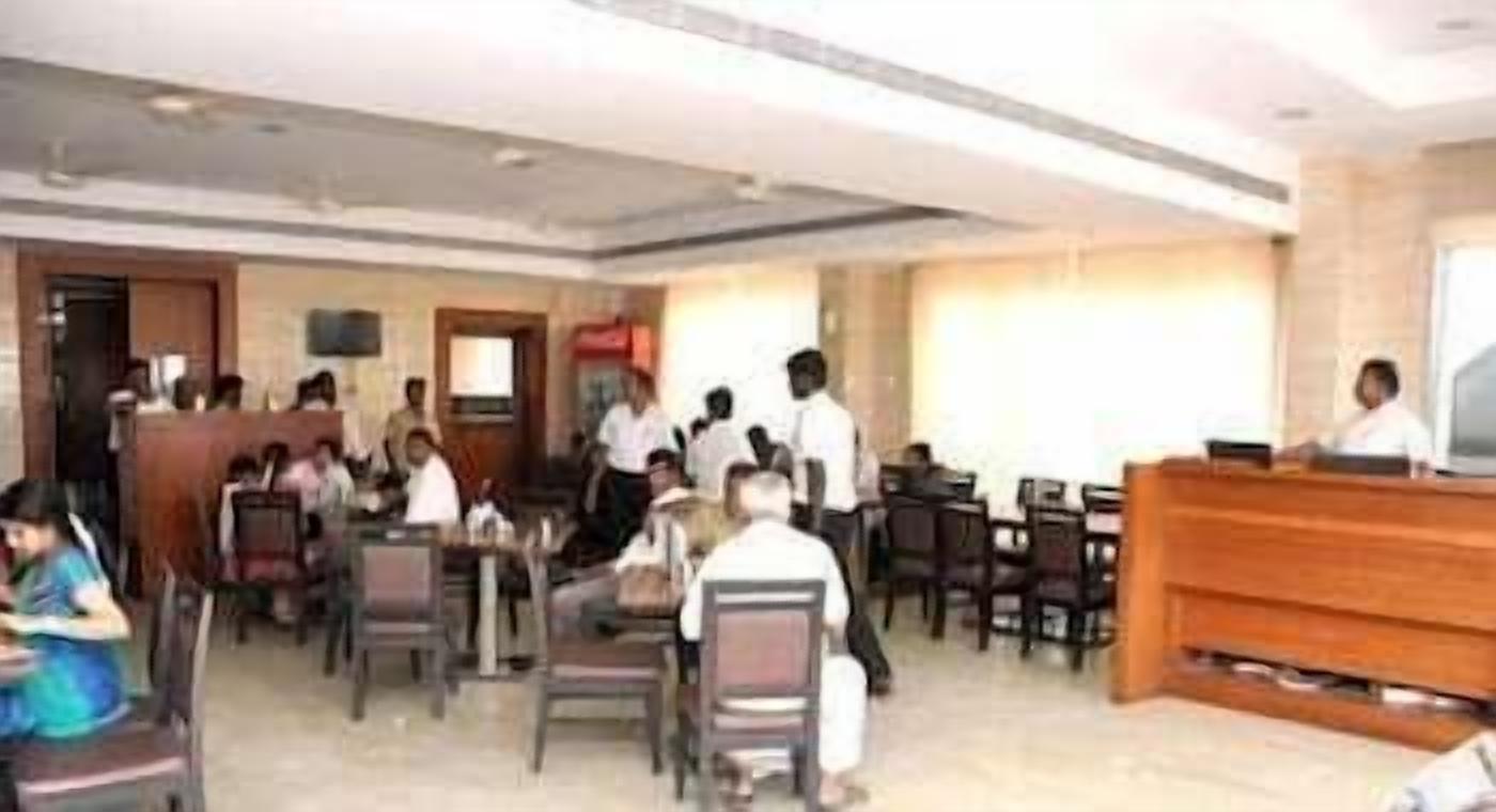 breakfast, lunch, dinner served; vegetarian cuisine