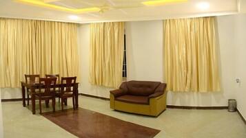 Breakfast, lunch, dinner served; vegetarian cuisine