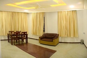 Breakfast, lunch, dinner served; vegetarian cuisine