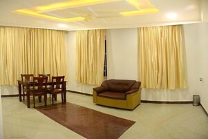 Breakfast, lunch, dinner served; vegetarian cuisine 