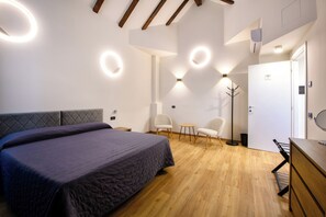 Family Room | Minibar, in-room safe, desk, free WiFi - Hotel Internazionale (Domodossola)