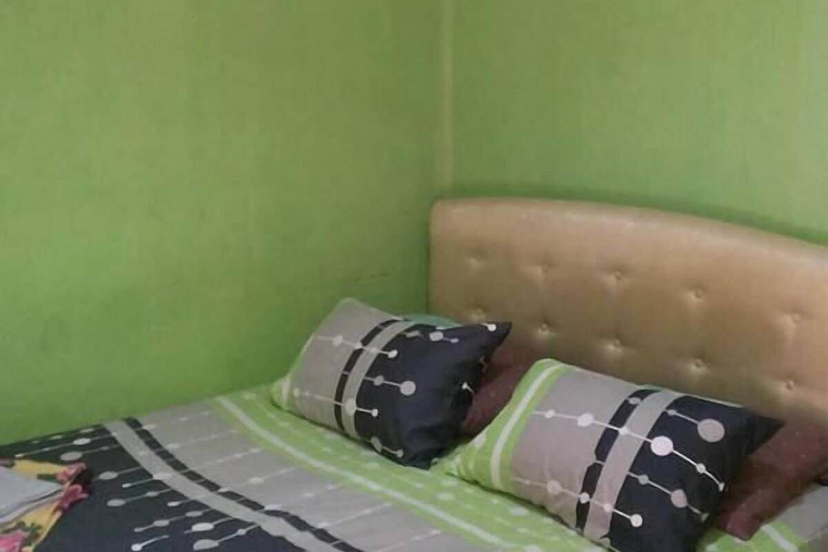 Habitación estándar | Tabla de planchar con plancha, camas extra y internet por cable gratis
