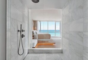 Ropa de cama de alta calidad, colchones con acolchado adicional, minibar