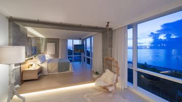 Ropa de cama de alta calidad, colchones con pillow-top y minibar