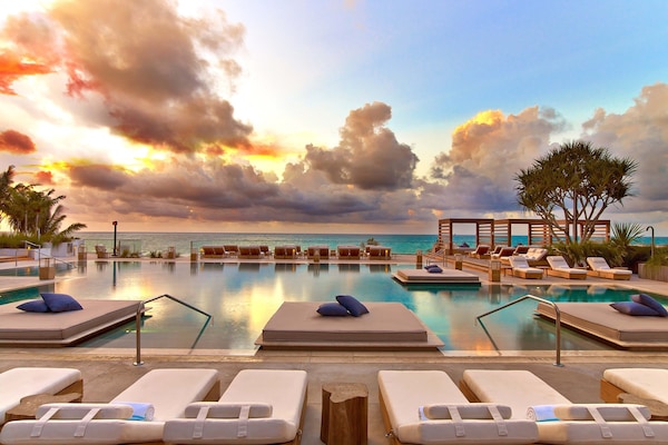 3 outdoor pools