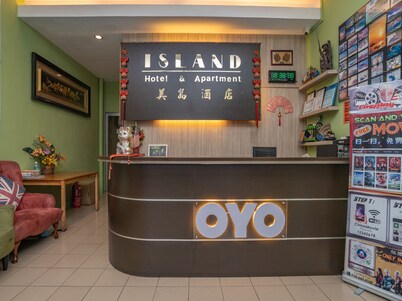 OYO 44078 The Island Hotel