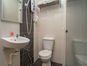 Family Suite | Bathroom