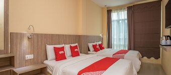 OYO 44078 The Island Hotel