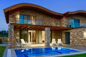 Outdoor pool, sun loungers