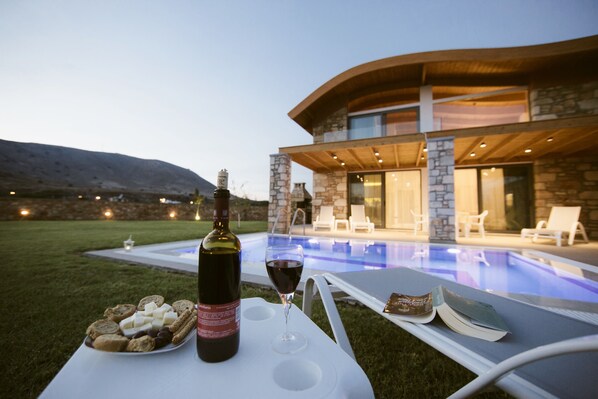 Außenpool, Liegestühle