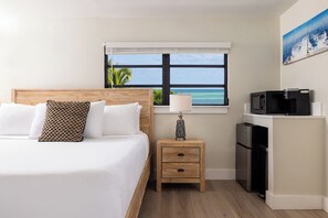 Room, 1 King Bed, Non Smoking | Free WiFi, bed sheets - Conch Key Fishing Lodge and Marina (Marathon)