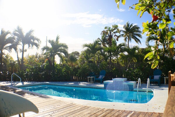 Außenpool, Liegestühle