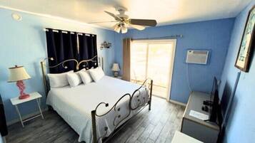 Familienzimmer, 1 Schlafzimmer (Second Floor 2 Bedroom Suite w/Sofa) | Kostenloses WLAN, BettwÀsche