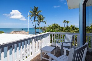 Room, 1 King Bed, Non Smoking | Terrace/patio