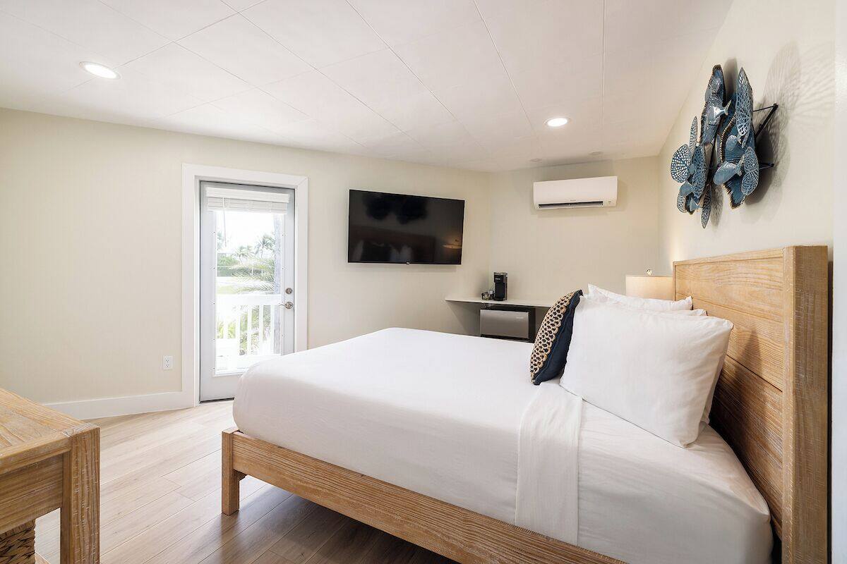 WiFi (free), bed sheets