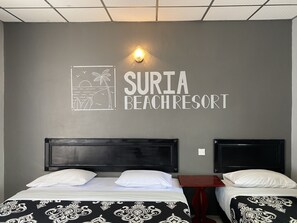 Escritorio, tabla de planchar con plancha y wifi