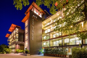 Façade de l’hébergement  – soirée/nuit