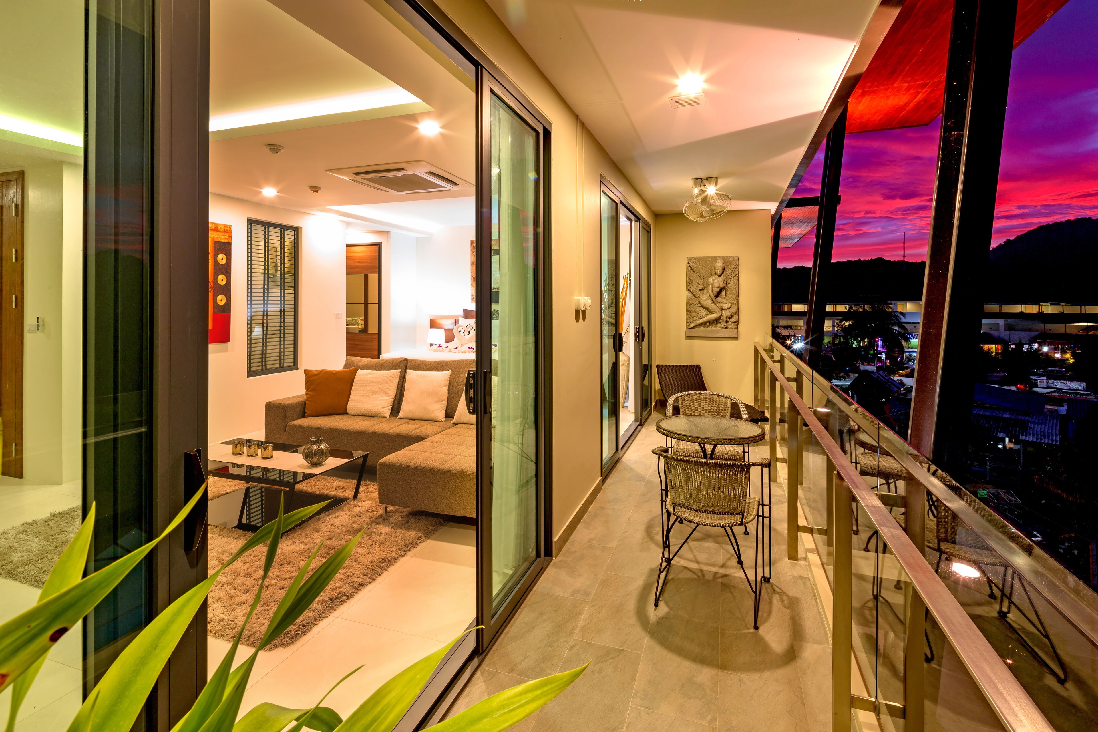 1 bedroom balcony | minibar, in-room safe, desk, blackout curtains